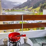 Wunderstay Alpine 303 New With & Mountain View Apartment
